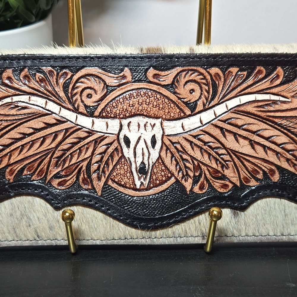 Handcrafted Brown Tooled Longhorn Leather Wallet - Picture 3 of 7